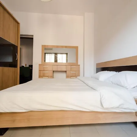 New Modern In Old Town - 2 *